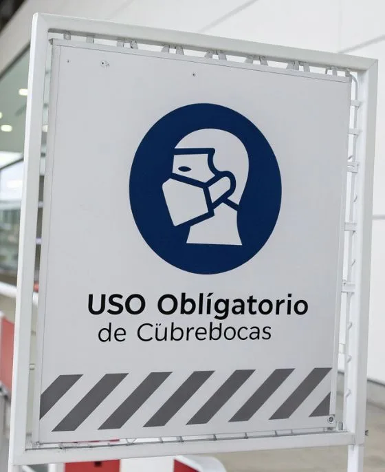 Señalización de obligación uso EPP — LGA Querétaro